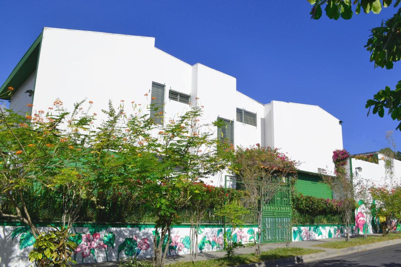 Hotel Oasis San Salvador Exteriör bild